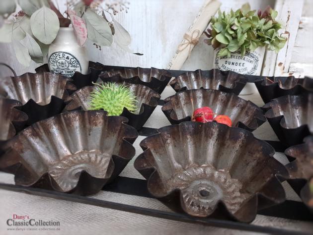 Große dekorative 12er Muffinform ~ Vintage Landhausküche ~ Brocante ~ Shabby Deko ~ alte Backform ~ Küchendeko
