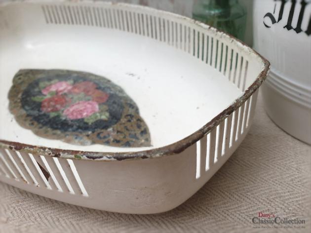 Außergewöhnlicher Emaille Brotkorb ~ creme weiß mit Rosendekor ~ Schale alt ~ Obstschale emailliert ~ Vintage Landhausküche ~ hy4882