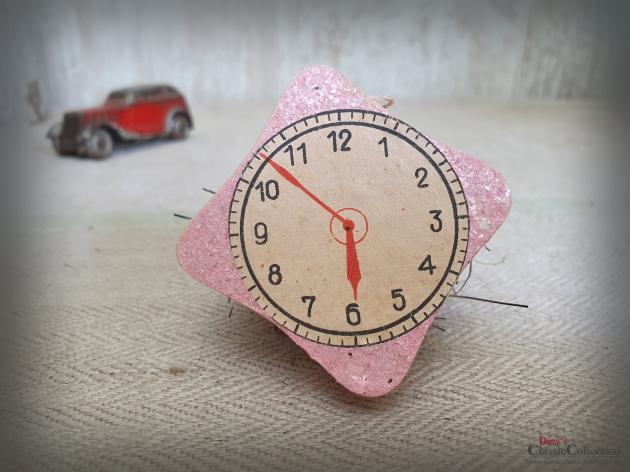 Beglimmerte Uhr ~ Antiker Christbaumschmuck ~ Karton mit Venezianischem Tau ~ Zifferblatt-Oblate ~ hy5906