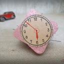 Beglimmerte Uhr ~ Antiker Christbaumschmuck ~ Karton mit Venezianischem Tau ~ Zifferblatt-Oblate ~ hy5906