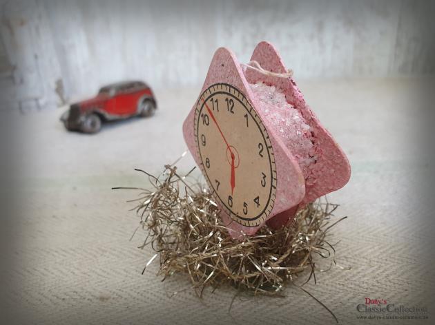 Beglimmerte Uhr ~ Antiker Christbaumschmuck ~ Karton mit Venezianischem Tau ~ Zifferblatt-Oblate ~ hy5906