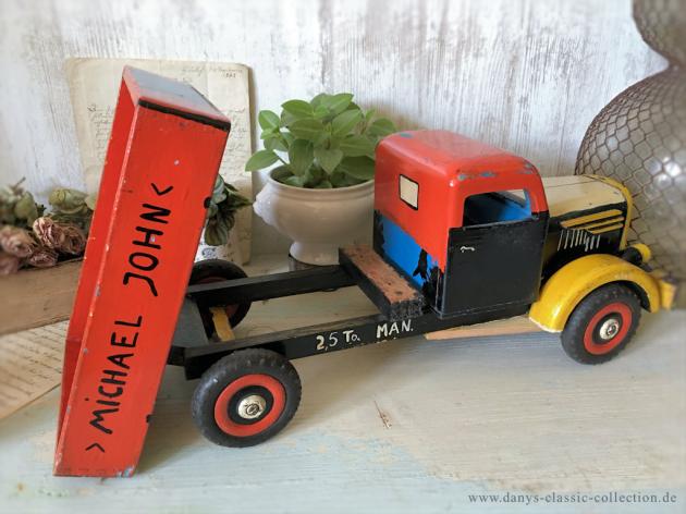 Toller großer Holzlaster ~ Ladefläche kippbar ~ Vintage Spielzeug ~ Holzspielzeug ~ Chippy painted wooden toy truck ~ ht2744