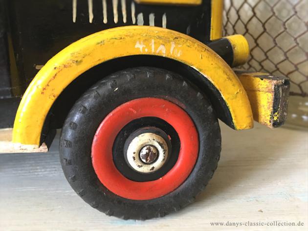 Toller großer Holzlaster ~ Ladefläche kippbar ~ Vintage Spielzeug ~ Holzspielzeug ~ Chippy painted wooden toy truck ~ ht2744