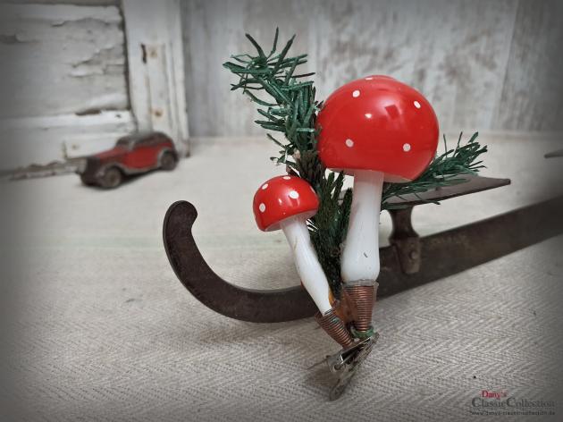 VERKAUFT ! Pilz Duo auf Clip ~ Pilze ~ Fliegenpilze ~ Christbaumschmuck alt ~ Weihnachtsschmuck ~ Weihnachtsbaum ~ Weihnachten ~ Sammlerstück ~hx4651p1