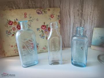 VERKAUFT ! Konvolut mit 3 antiken Flaschen ~ aquamarin farbenes Glas ~ Vintage Väschen ~ Viktorianische Shabby Deko ~ hz6426s1