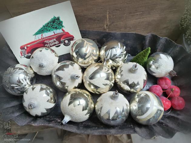 12er Kiste Christbaumkugeln silber mit Schnee ~ alter Christbaumschmuck ~ Vintage Weihnacht ~ hw3640