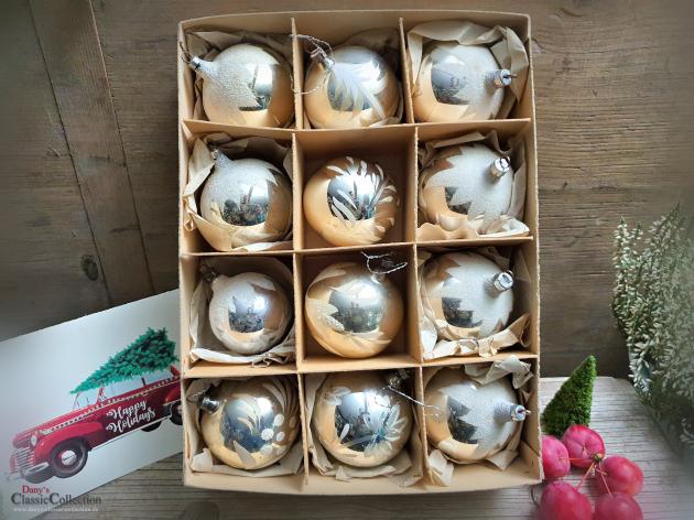 12er Kiste Christbaumkugeln silber mit Schnee ~ alter Christbaumschmuck ~ Vintage Weihnacht ~ hw3640