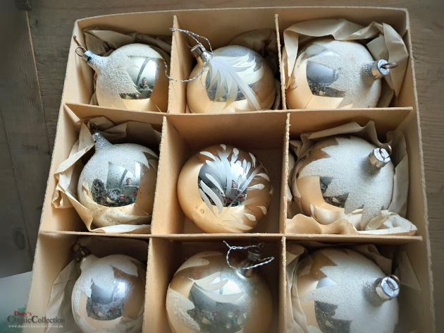 12er Kiste Christbaumkugeln silber mit Schnee ~ alter Christbaumschmuck ~ Vintage Weihnacht ~ hw3640