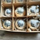 12er Kiste Christbaumkugeln silber mit Schnee ~ alter Christbaumschmuck ~ Vintage Weihnacht ~ hw3640