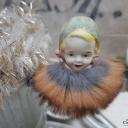Porzellankopf auf Clip mit Pelzkragen ~ Mädchen mit Haube ~ Biskuitporzellan ~ Seltener deutscher Christbaumschmuck ~ hw3785