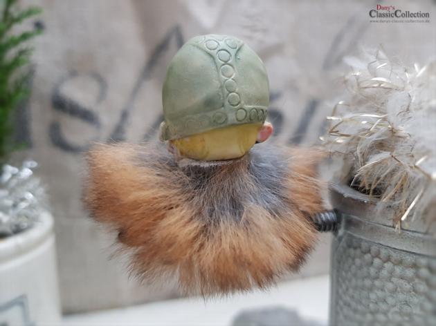 Porzellankopf auf Clip mit Pelzkragen ~ Mädchen mit Haube ~ Biskuitporzellan ~ Seltener deutscher Christbaumschmuck ~ hw3785
