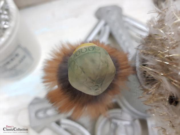 Porzellankopf auf Clip mit Pelzkragen ~ Mädchen mit Haube ~ Biskuitporzellan ~ Seltener deutscher Christbaumschmuck ~ hw3785