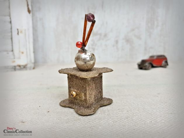 Kaffeemühle Weihnachtsornament ~ Christbaumschmuck alt ~ Karton beglimmert ~ Grantsplitter ~ Baumanhänger ~ Weihnachtsbaum ~ Baumschmuck ~ ht2847-3
