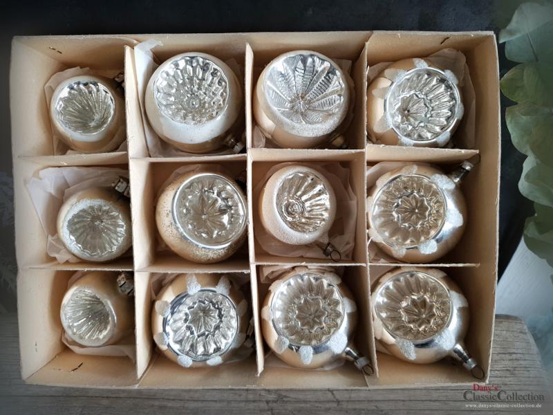 RESERVIERT! 12er Kiste Christbaumkugeln  silber ~ alter Christbaumschmuck ~ Vintage Weihnacht ~ hs2150