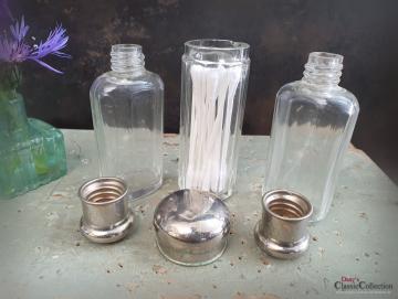 VERKAUFT ! 3er SET Glas Flakons aus Reise-Etui ~ Vintage Badezimmer ~ Parfumflacon ~ Glasflasche ~ Glasbehälter ~ Schraubdeckel ~ Chromdeckel ~ ht2491