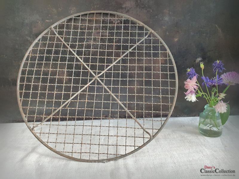 Kuchengitter Ø 34,5 cm kariert ~ Tartegitter stabil ~ Fil de Fer ~ Abkühlgitter ~ Kuchenrost ~ Drahtgitter ~ Vintage Landhausküche ~ hz6415g2