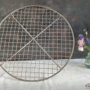 Kuchengitter Ø 34,5 cm kariert ~ Tartegitter stabil ~ Fil de Fer ~ Abkühlgitter ~ Kuchenrost ~ Drahtgitter ~ Vintage Landhausküche ~ hz6415g2