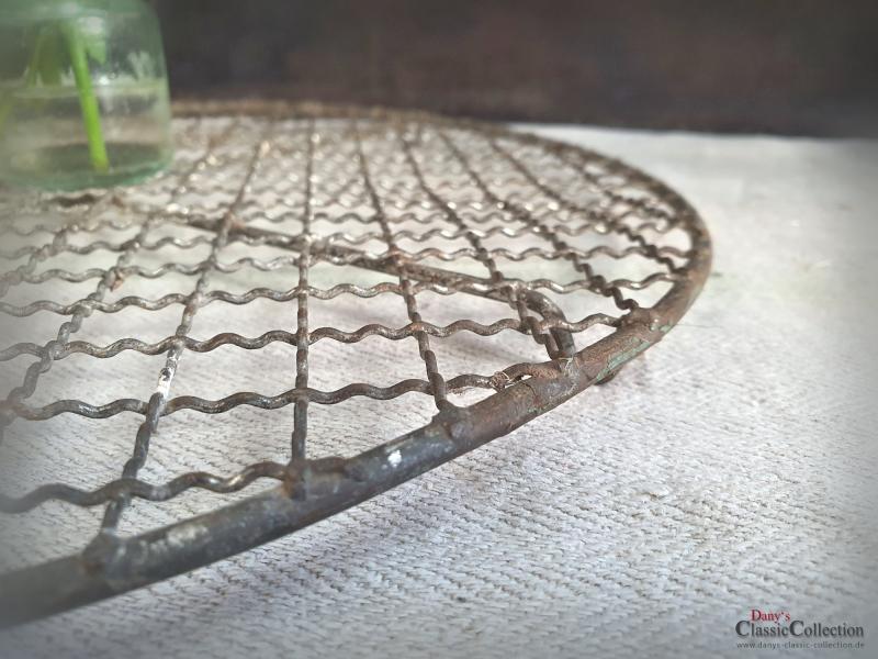 Kuchengitter Ø 34,5 cm kariert ~ Tartegitter stabil ~ Fil de Fer ~ Abkühlgitter ~ Kuchenrost ~ Drahtgitter ~ Vintage Landhausküche ~ hz6415g2