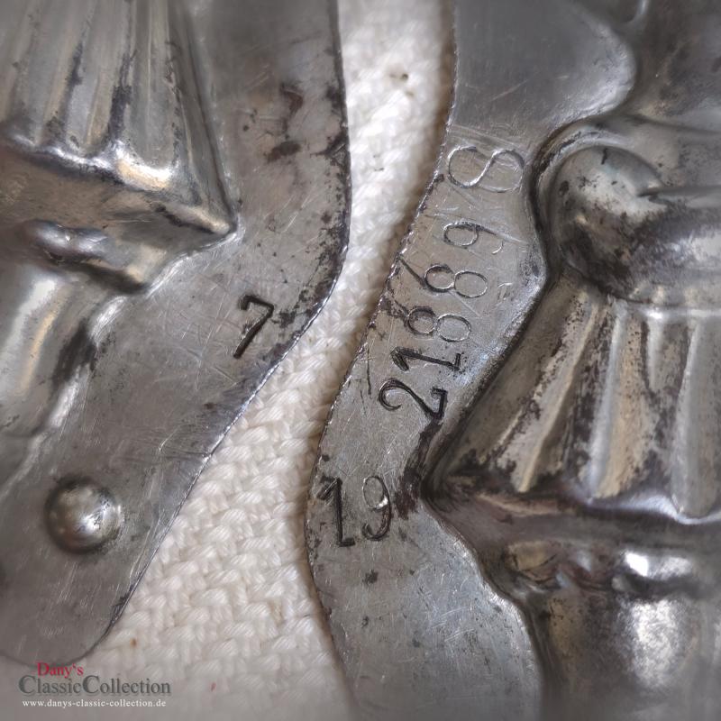 VERKAUFT ! RARITÄT ! Mädchen mit Hase ~ Anton Reiche Schokoladenform 11,5 cm ~ 1923 ~ Metall Form ~ Gießform ~ Ostern ~ Sammlerstück