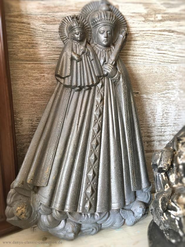 gusseiserne Madonnenplatte