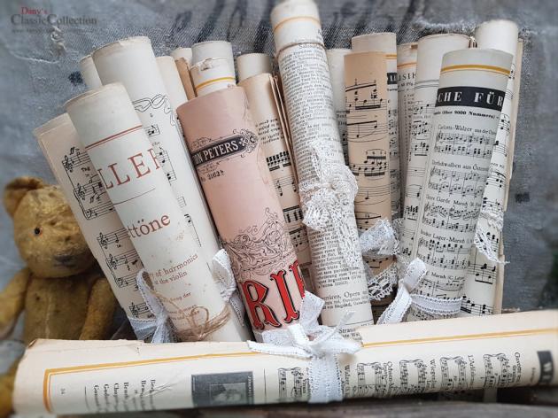 Alte Notenblätter gerollt und mit alter Spitze oder Juteband gebunden ~ wunderbare Vintage Deko