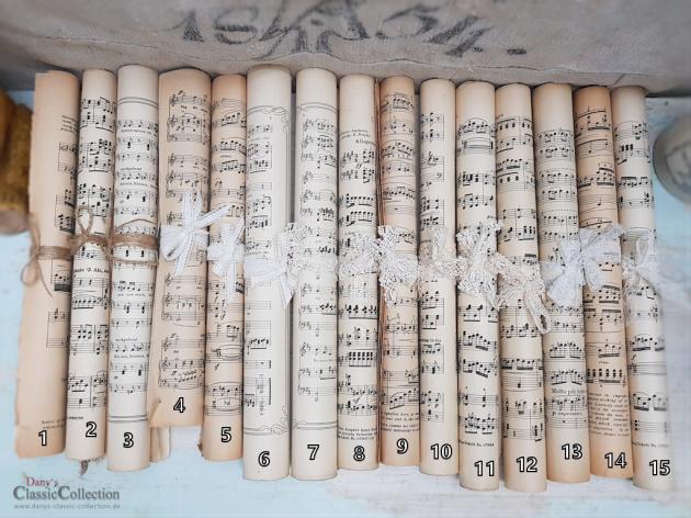 Alte Notenblätter gerollt und mit alter Spitze oder Juteband gebunden ~ wunderbare Vintage Deko