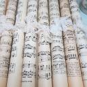 Alte Notenblätter gerollt und mit alter Spitze oder Juteband gebunden ~ wunderbare Vintage Deko