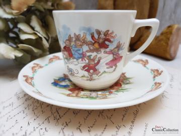 Royal Doulton Bunnykins ~ Fine Bone China Kinder Tasse mit Unterteller ~  Hasenmotiv