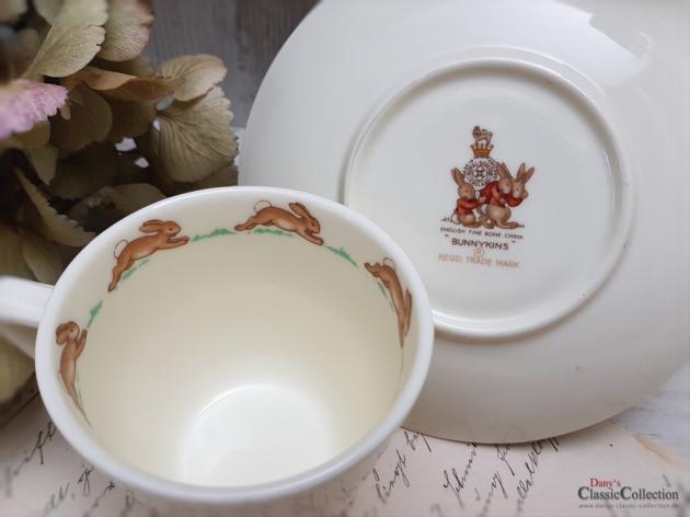 Royal Doulton Bunnykins ~ Fine Bone China Kinder Tasse mit Unterteller ~  Hasenmotiv