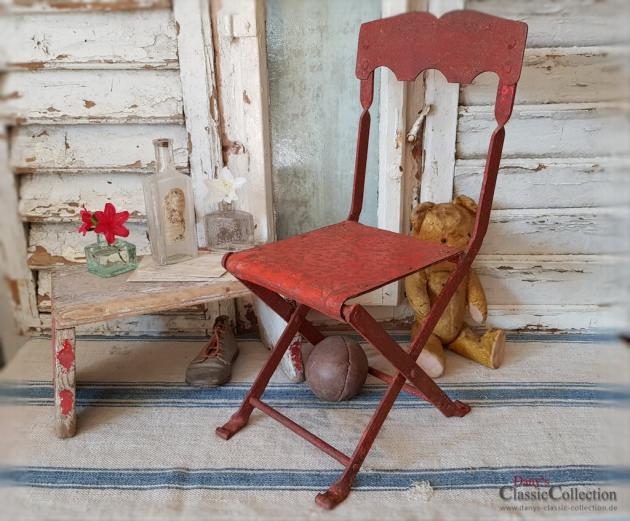 VERKAUFT ! Kinder-Klappstuhl ~ orange-roter Metallstuhl ~ Vintage Deko ~ Shabby Chic ~ Gartenndeko