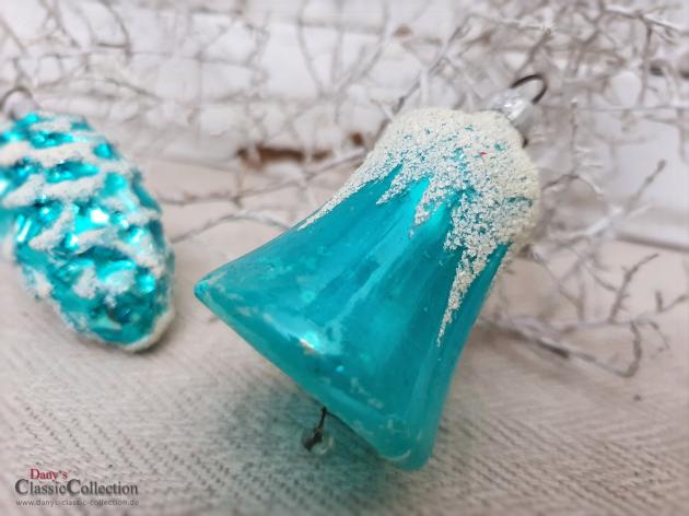 Alter Christbaumschmuck türkis mit Schnee ~ Zapfen & Glocke ~ Weihnachtsbaum ~ Weihnachtsschmuck ~ nostalgische Weihnachten