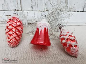 Alter Christbaumschmuck rot mit Schnee ~ 2 Zapfen & 1 Glocke ~ Weihnachtsbaum ~ Weihnachtsschmuck ~ nostalgische Weihnachten