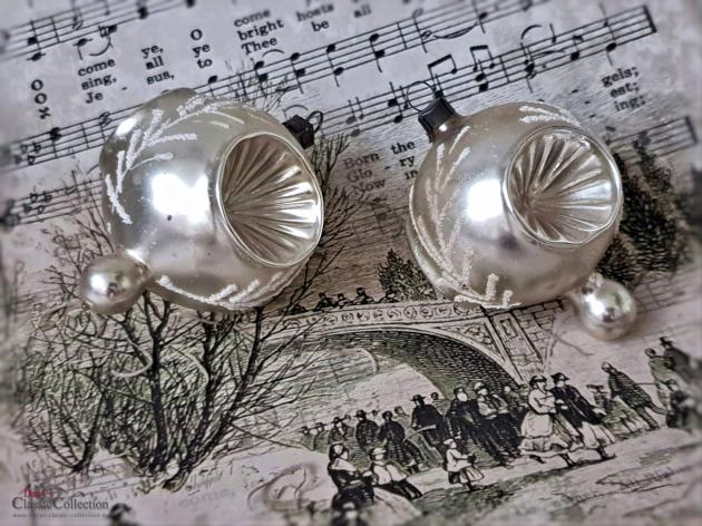 2 silberne Christbaumkugeln ~ Einstichkugeln mit Tropfen mit Dekor ~ Vintage Weihnachtsbaum ~ Weihnachtsschmuck ~ Weihnachten