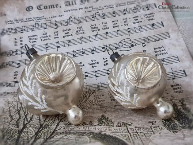 2 silberne Christbaumkugeln ~ Einstichkugeln mit Tropfen mit Dekor ~ Vintage Weihnachtsbaum ~ Weihnachtsschmuck ~ Weihnachten